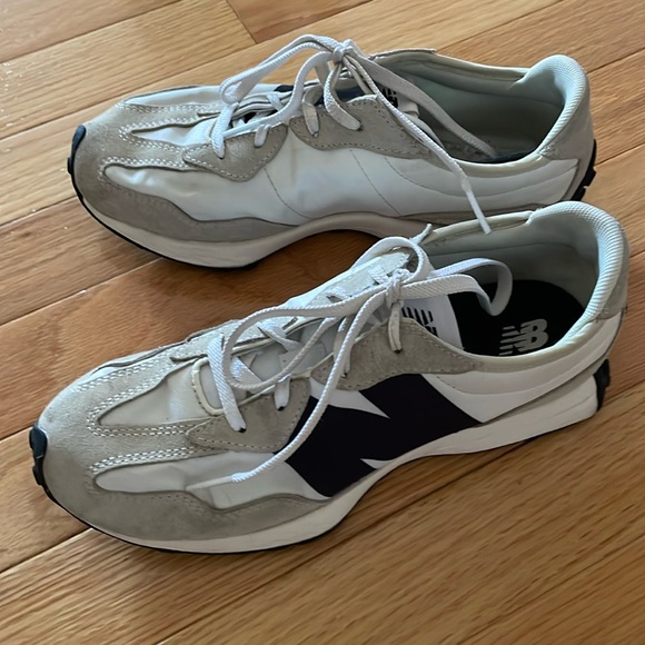 New Balance 327 - Picture 1 of 4